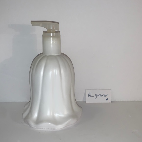 Ghost Shaped 👻 Warm Vanilla Sugar Deep Cleansing Hand Soap - Picture 3 of 8